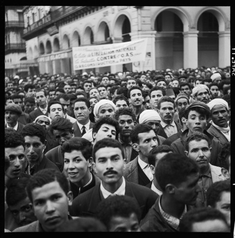 Manifestation le 3 avril 1963 à Alger en faveur de l'application du programme de Tripoli, et aux décrets de mars 1963 favorisant l'autogestion