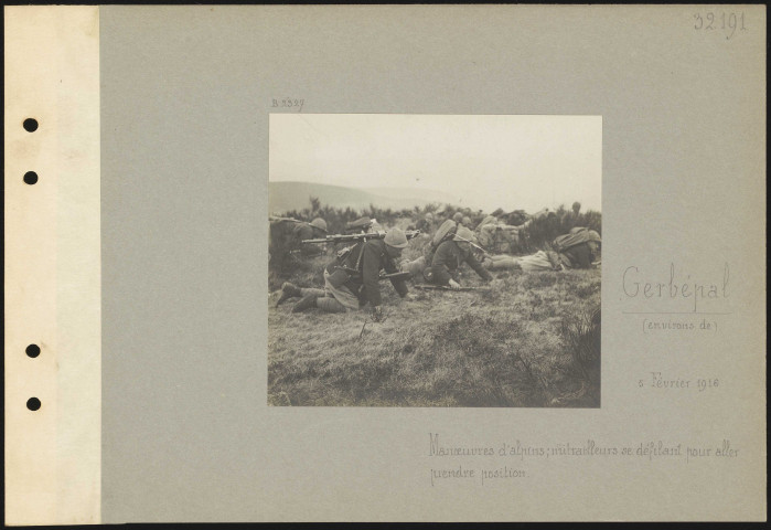 Gerbépal (environs de). Manœuvres d'alpins ; mitrailleurs se défilant pour aller prendre position