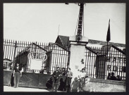 Marseille, insurrection du 21 août 1944. On surveille une usine, par crainte des saboteurs
