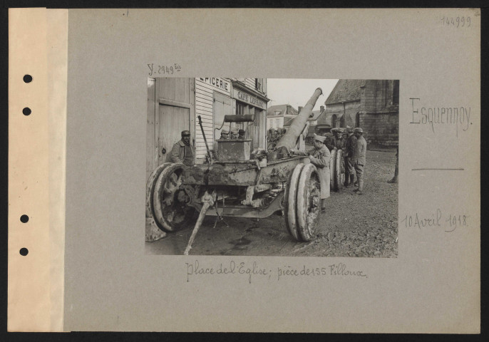 Esquennoy. Place de l'église ; pièce de 155 Filloux