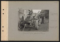 Esquennoy. Place de l'église ; pièce de 155 Filloux
