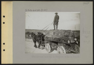 Arras (près ?). Soldat américain conduisant un chargement de bois de charpente