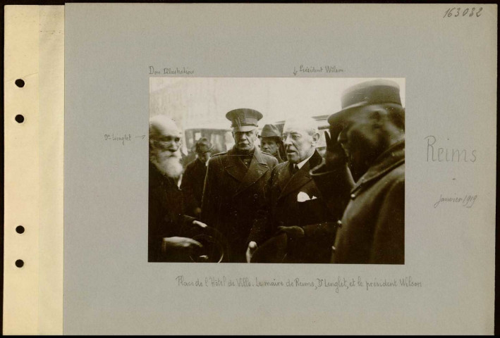 Reims. Place de l'hôtel de ville. Le maire de Reims, docteur Langlet, et le président Wilson