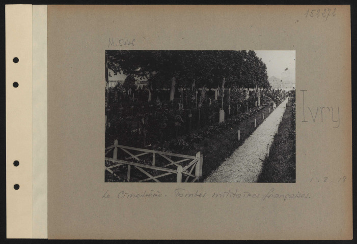 Ivry. Le cimetière. Tombes militaires françaises