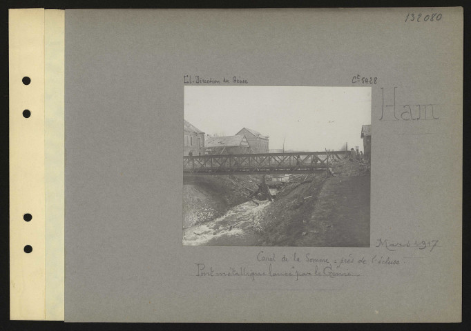 Ham. Canal de la Somme : près de l'écluse. Pont métallique lancé par le génie