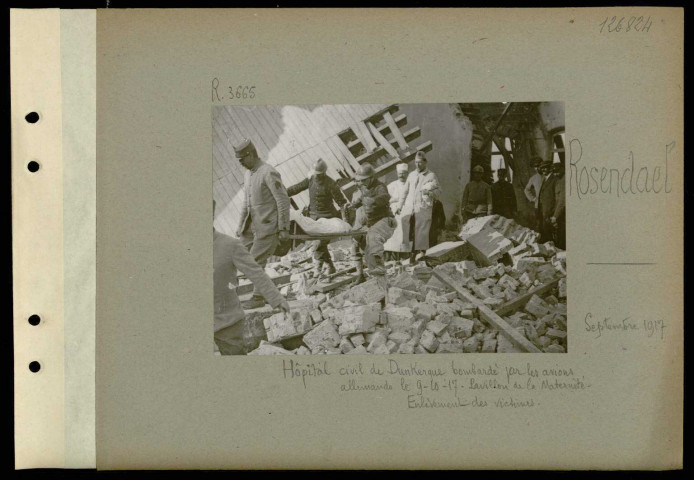 Rosendäel. Hôpital civil de Dunkerque bombardé par les avions allemands le 10-9-17. Pavillon de la maternité. Enlèvement des victimes