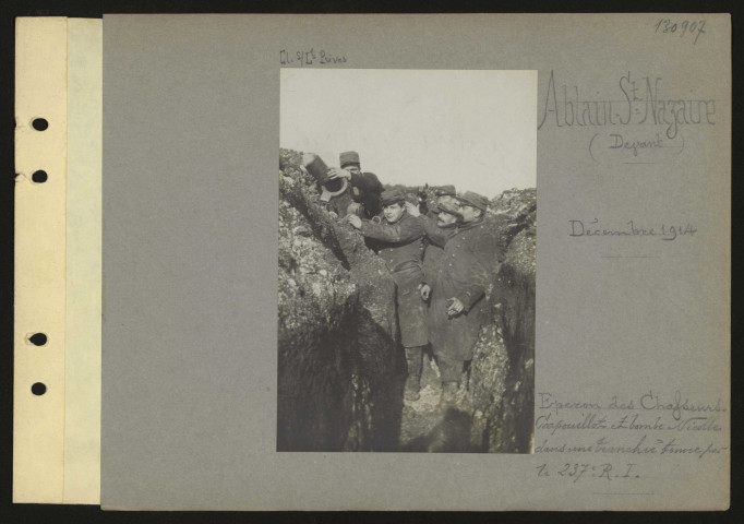 Ablain-Saint-Nazaire (devant). Éperon des chasseurs. Crapouillot et bombe Nicolle dans une tranchée tenue par le 237e RI