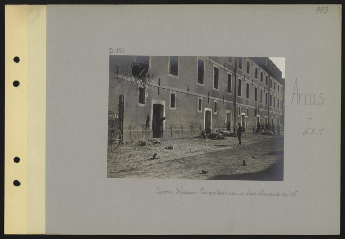 Arras. Caserne Schramm. Chevaux tués par un obus allemand de 105