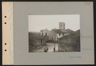 Bernécourt. L'église et le village