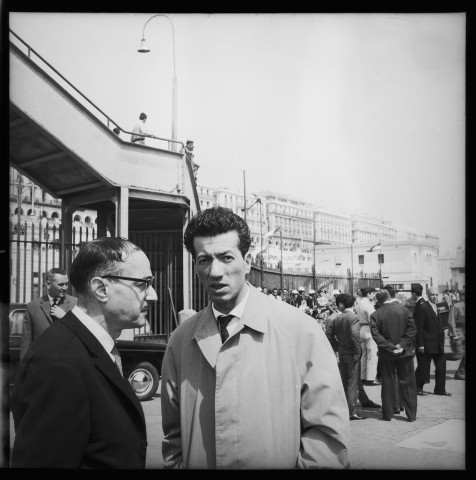 Le gouvernement algérien et des personnalités attendant l'arrivée de Nasser dans le port d'Alger: 2