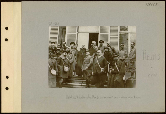 Reims. Hôtel de l'archevêché. Monseigneur Luçon recevant une mission canadienne
