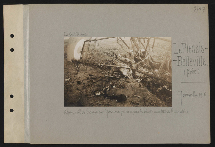 Le Plessis-Belleville (près). Appareil de l'aviateur Navarre jeune après la chute mortelle de l'aviateur