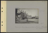 Arras. Place de la Gare. Maisons et hôtel du "Courrier du Pas-de-Calais" bombardés