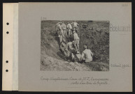 Boisicourt. Camp d'expériences : canon de 75T ; la manœuvre : sortie d'un trou de torpille