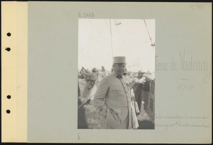 Ferme de Vadenay. Centre aéronautique. Le commandant Saconnay commandant le centre aéronautique