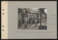 La Poste. PC de la 25e DI : lieutenants Masse et de Saint-Chamond, colonel du 409e RI