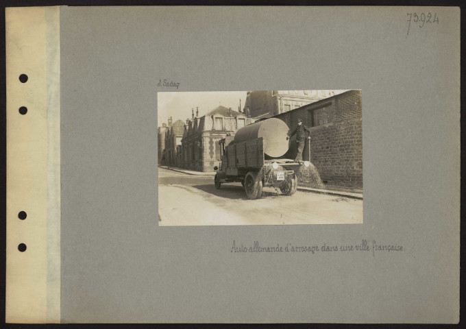 S.l. Auto allemande d'arrosage dans une ville française
