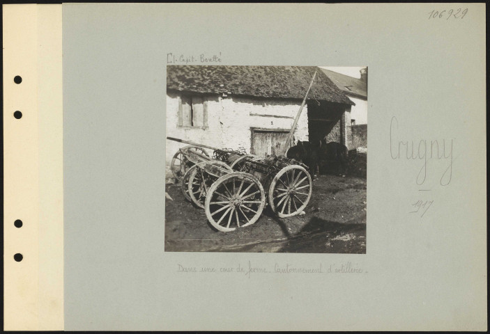 Crugny. Dans une cour de ferme. Cantonnement d'artillerie