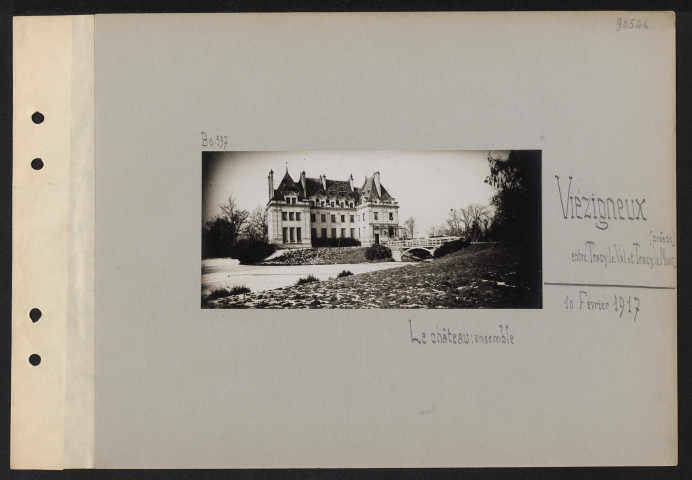 Viézigneux (près de) (entre Tracy-le-Val et Tracy-le-Mont). Le château : ensemble