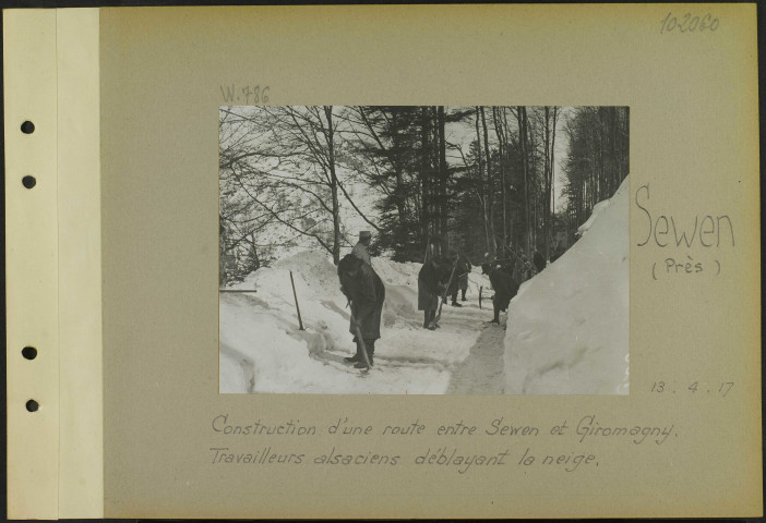 Sewen (Près). Construction d'une route entre Sewen et Giromagny. Travailleurs alsaciens déblayant la neige