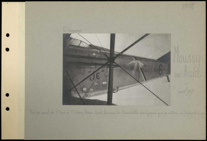 Moussy-sur-Aisne. Près du canal de l'Oise à l'Aisne. Avion Spad français de l'escadrille des Cigognes qui a atterri en piquant du nez