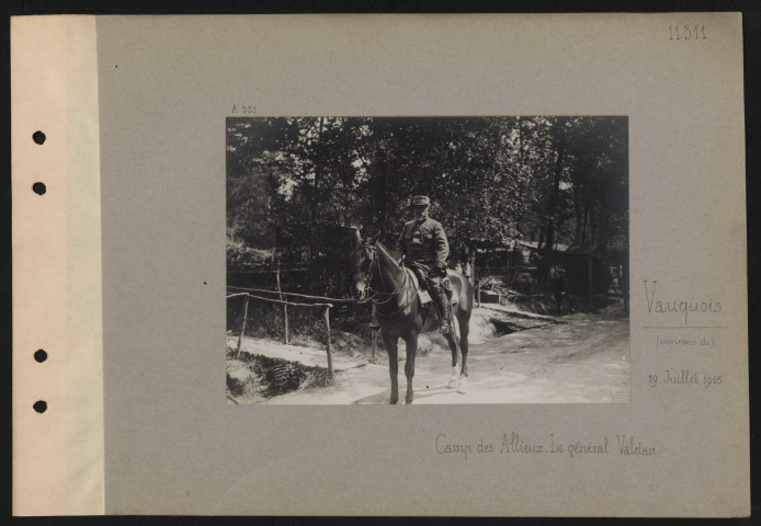 Vauquois (environs de). Camp des Allieux. Le général Valdan