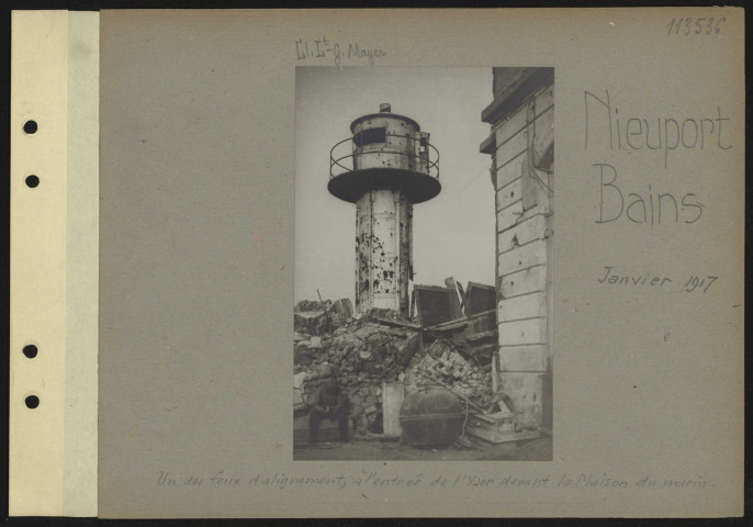 Nieuport-Bains. Un des feux d'alignement, à l'entrée de l'Yser devant la maison du marin