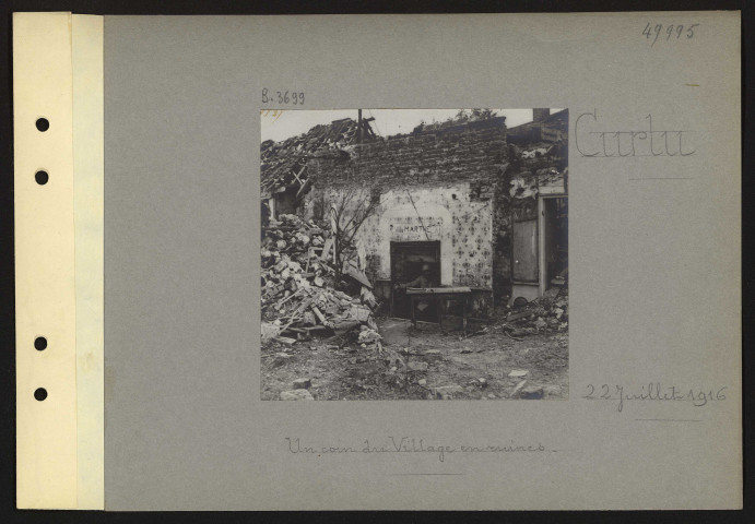 Curlu. Un coin du village en ruines