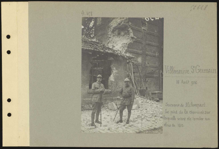 Villeneuve-Saint-Germain. Sucrerie de Milempart. Le pied de la cheminée sur laquelle vient de tomber un obus de 150