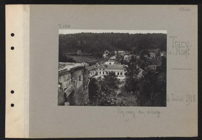 Tracy-le-Mont. Un coin du village