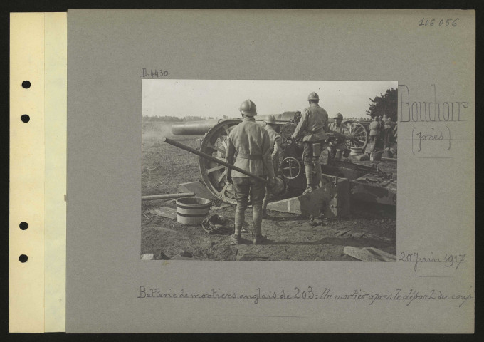 Bouchoir (près). Batterie de mortiers anglais de 203 : un mortier après le départ du coup