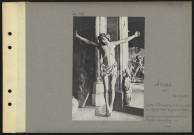 Arras. Centre d'évacuation et de sauvetage des objets d'art du front Nord. Christ en bois provenant de l'église Saint-Géry