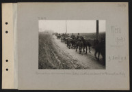 Méru (près). Arrivée d'une division américaine ; batterie d'artillerie sur la route de Chaumont-en-Vexin