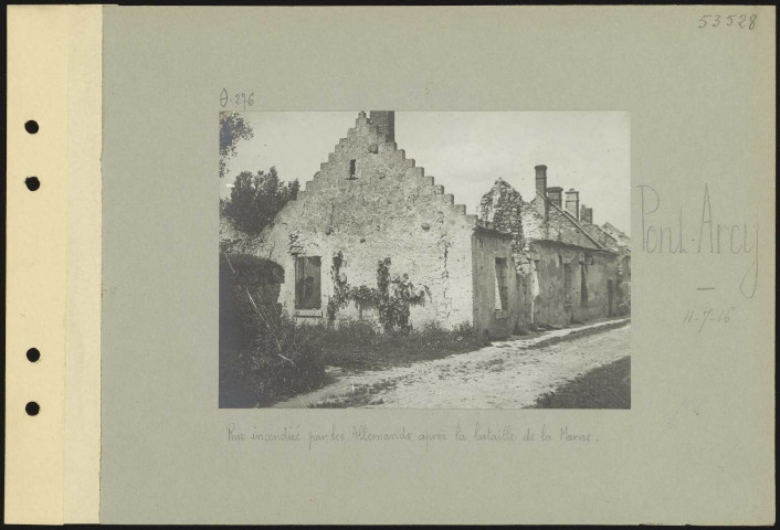 Pont-Arcy. Rue incendiée par les Allemands après la bataille de la Marne