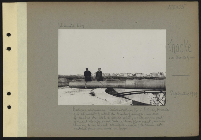 Knocke (près Knockes-sur-mère). Batterie allemande Kaiser-Wilhem II à l'ouest de Knocke qui défendait l'entrée du port de Zeebruge. Un des 4 canons de 305 à grande portée, monté sur un pont tournant électriquement autour d'un pivot avant, sur un chemin de roulement circulaire arrière ; le canon est installé dans une cuve en béton