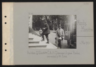 Monchy-Humières. Au château : QG du 34e CA : M. Clémenceau et le général Humbert commandant la 3e armée