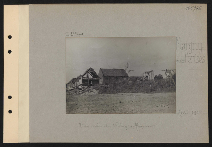 Margny-aux-Cerises. Un coin du village : ruines
