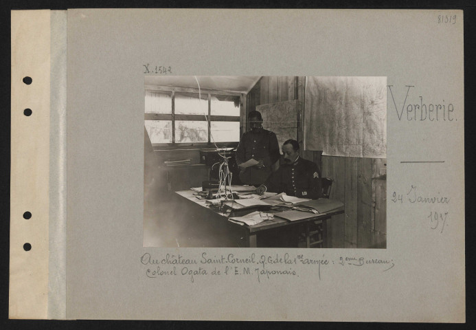 Verberie. Au château Saint-Corneil. QG de la première armée : deuxième bureau ; colonel Ogata de l'EM japonais