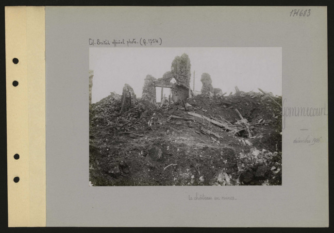 Gommecourt. Le château en ruines