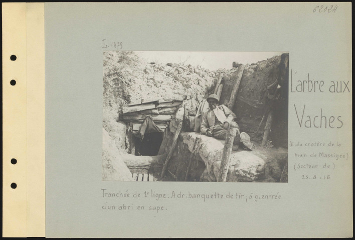 L'Arbre aux Vaches (est du Cratère de la Main de Massiges) (secteur de). Tranchée de première ligne. À droite, banquette de tir ; à gauche, entrée d'un abri en sape