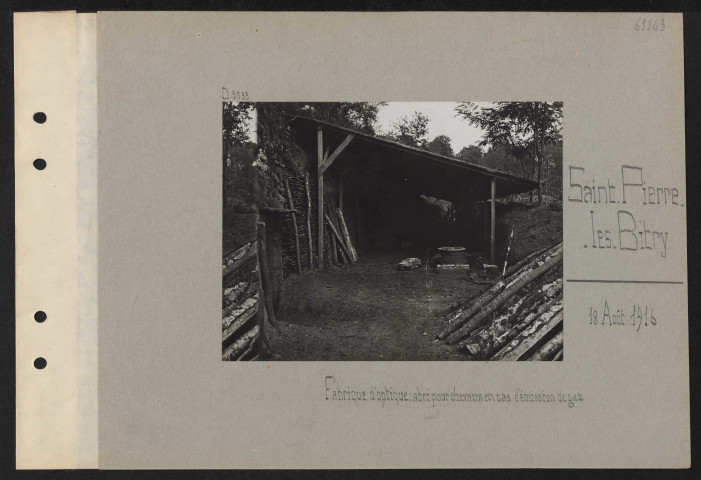 Saint-Pierre-les-Bitry. Fabrique d'optique : abri pour chevaux en cas d'émission de gaz