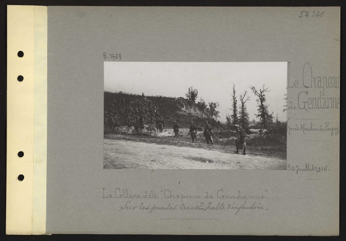 Le Chapeau de Gendarme (près Moulin de Fargny). La colline dite "Chapeau de gendarme" sur les pentes ouest : halte d'infanterie