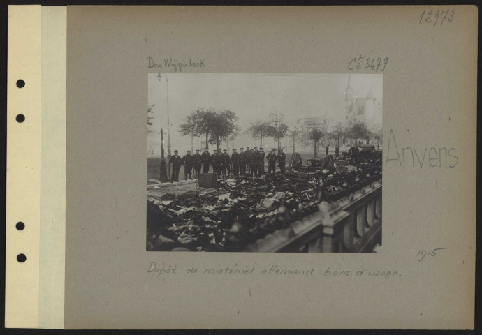 Anvers. Dépôt de matériel allemand hors d'usage