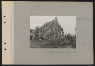 Autrêches. L'église ; façade principale et porche