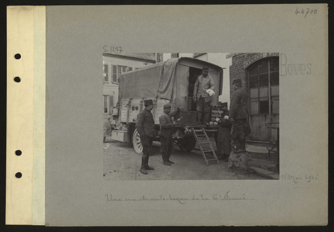Boves. Une rue et auto-bazar de la 6e armée