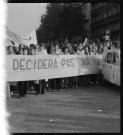 Manifestation du MLF à Paris. Manifestation contre le nazisme lors du procès de Cologne contre trois criminels nazis (Kurt Lischka, Herbert Hagen et Ernst Heinrichsohn)