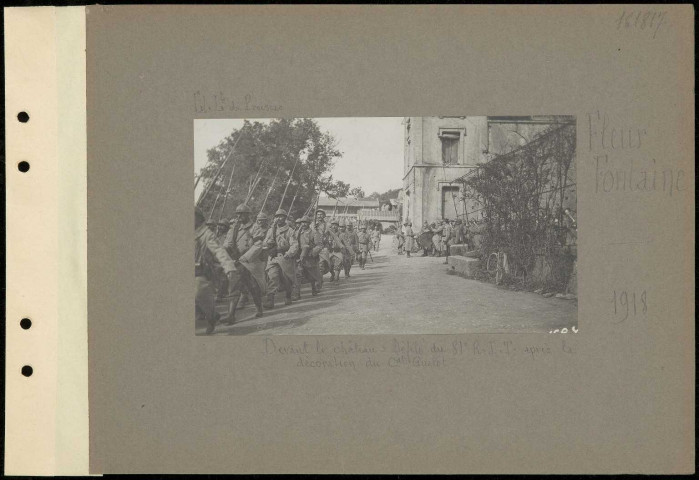 Fleur Fontaine. Devant le château. Défilé du 81e régiment d'artillerie territoriale après la décoration du commandant Guelot