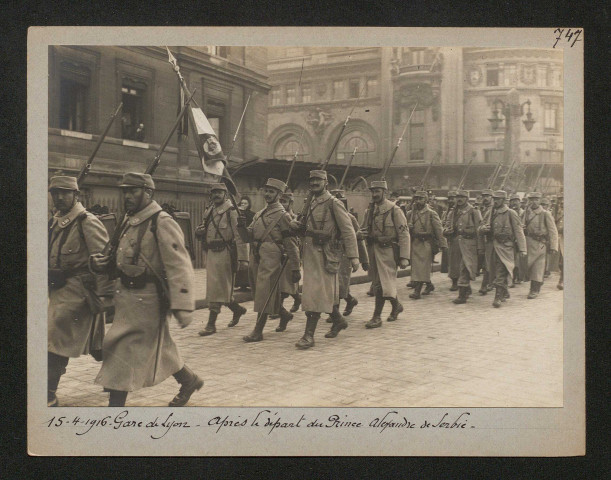 Gare de Lyon. Après le départ du prince Alexandre de Serbie