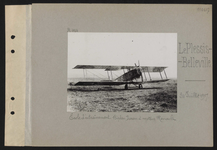 Le Plessis-Belleville. École d'entraînement. Biplan Doran à moteur Renault