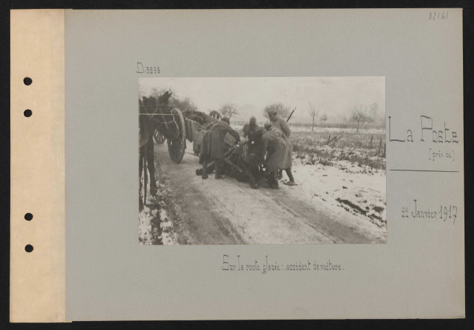 La Poste (près de). Sur la route glacée : accident de voiture